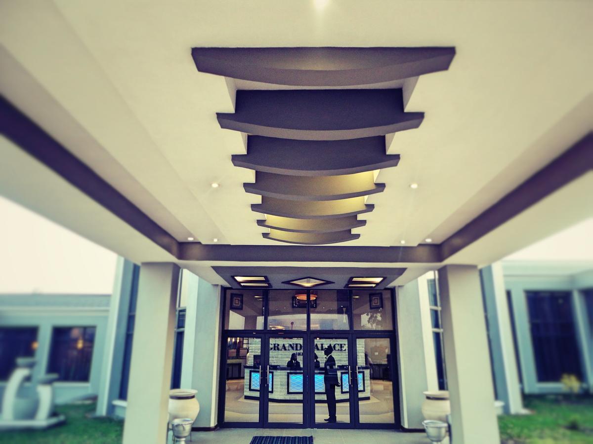Singine The Grand Palace Hotel מראה חיצוני תמונה